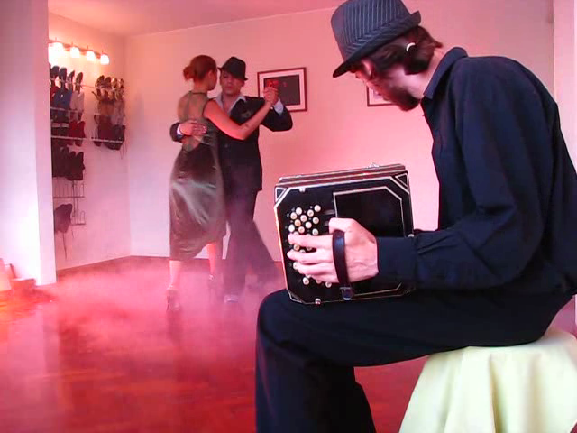 Tango Argentino Video: Un ¿sueño? de tango – Bailan Gardenia y Angel